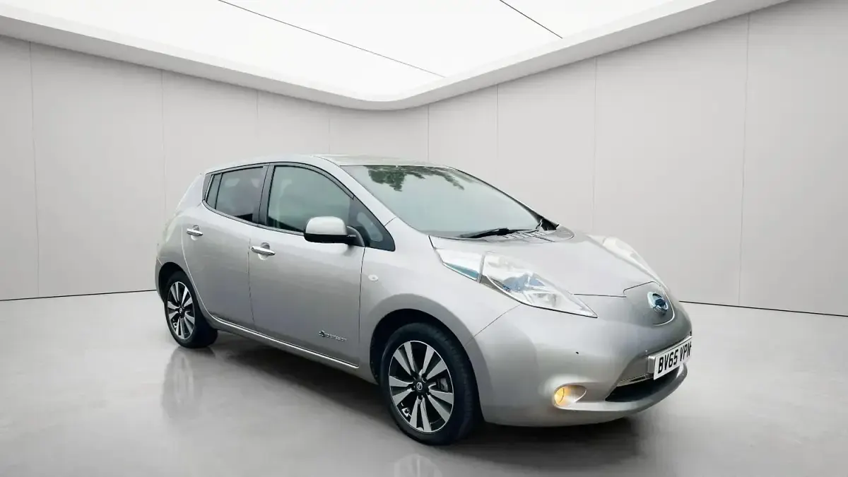 Used Nissan Leaf Tekna 80 kW (109 HP) 2015 Silver Hatchback