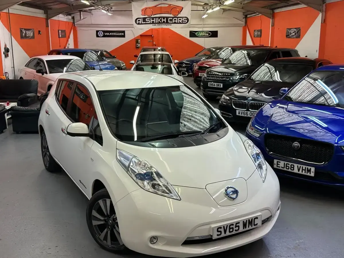 Used Nissan Leaf Tekna 80 kW (109 HP) 2015 White Hatchback