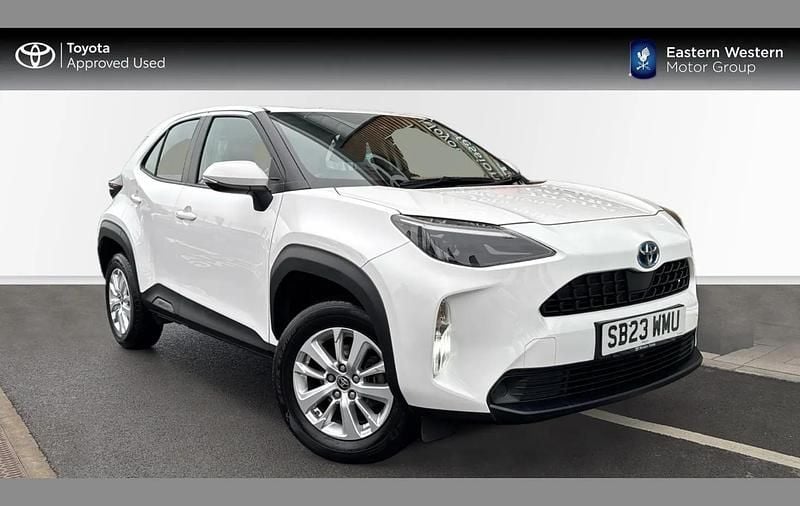 White Used 2023 Toyota Yaris Hybrid SUV | £18,199 (Good price) - Image 1/4