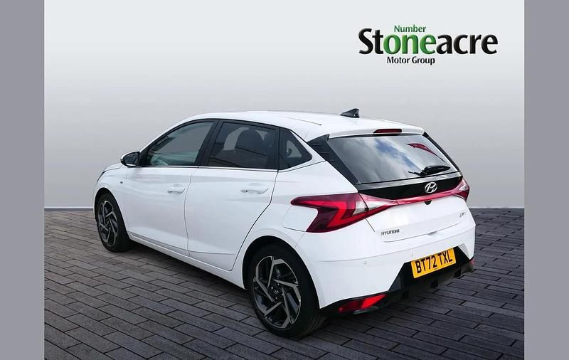 Used Hyundai i20 Premium 99 HP (72 kW) 2022 White Hatchback