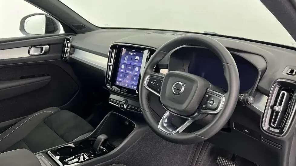 Used Volvo XC40 Plus 161 HP (118 kW) 2025 White SUV