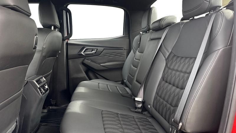 Used Isuzu D-Max 163 HP (119 kW) 2025 Orange Pickup