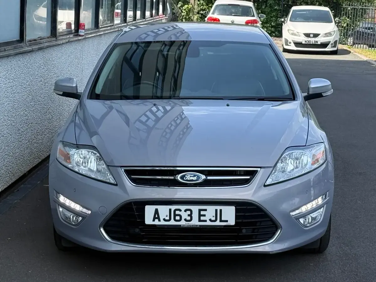 Used Ford Mondeo Business Edition 140 HP (102 kW) 2014 Silver Hatchback