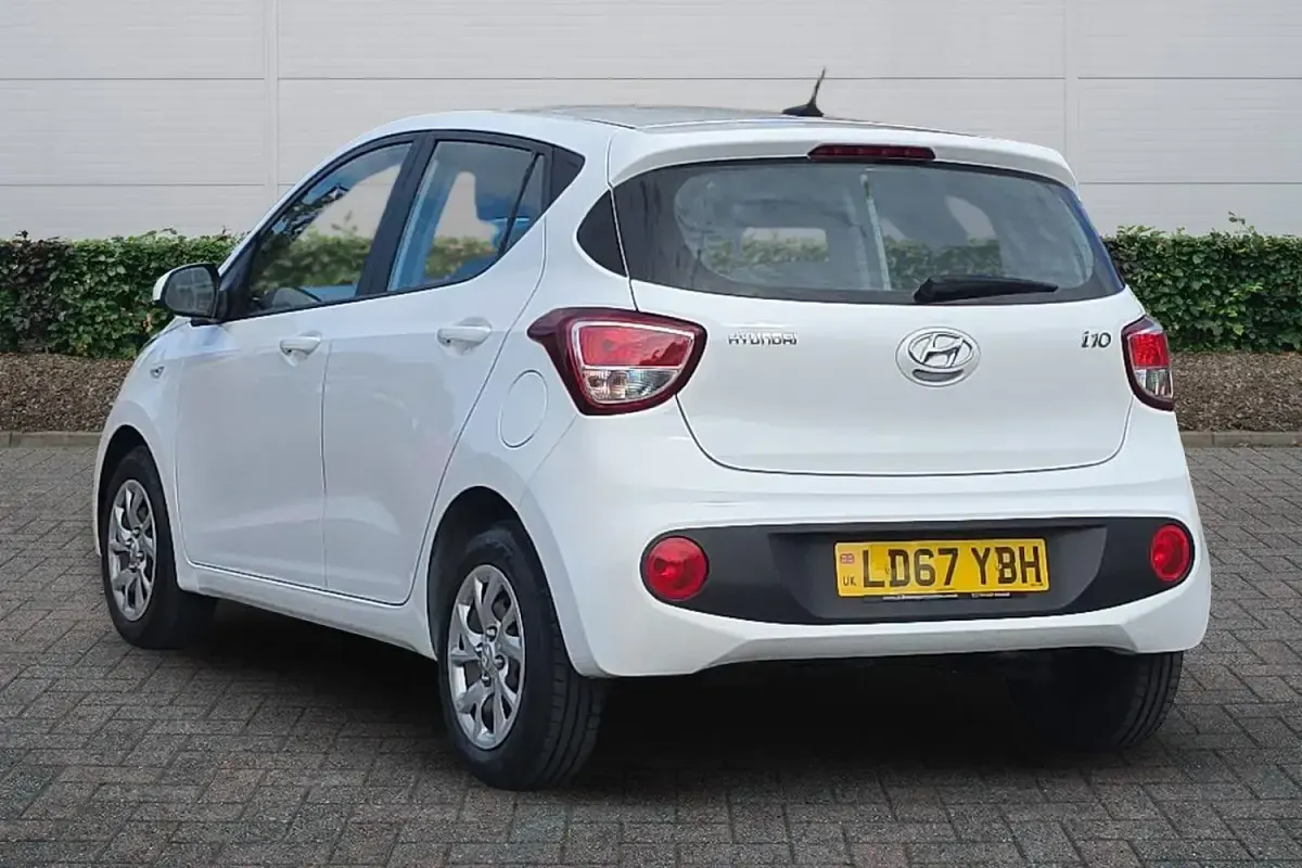Used Hyundai i10 SE 2017 White Hatchback
