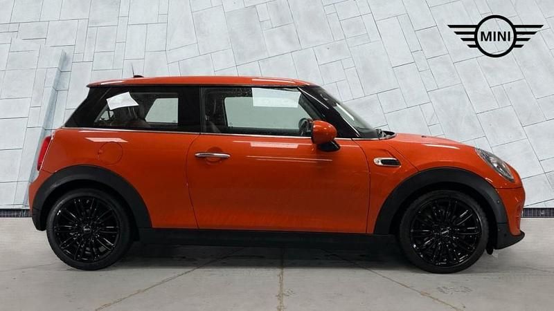 Used Mini Cooper Hatch 134 HP (98 kW) 2018 Orange Hatchback