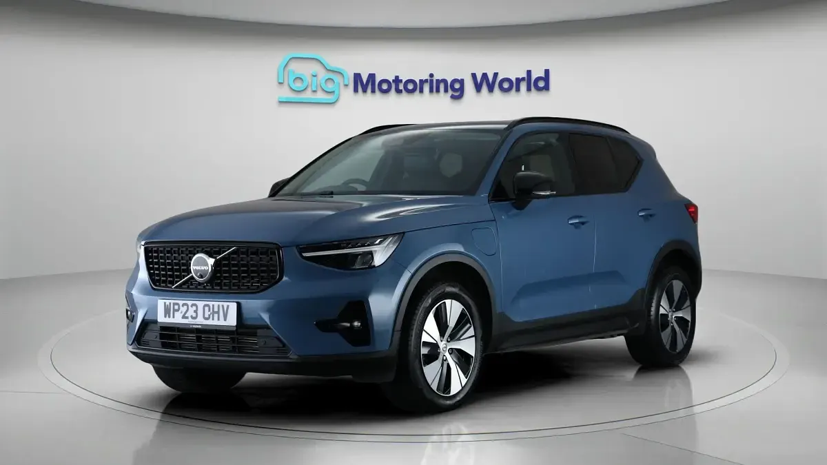 Used Volvo XC40 Plus 211 HP (155 kW) 2023 Blue SUV