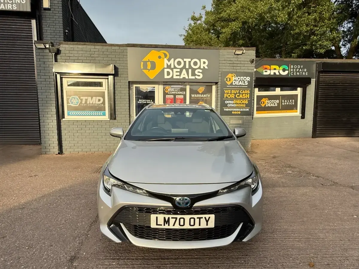 Used Toyota Corolla 122 HP (89 kW) 2020 Silver Estate