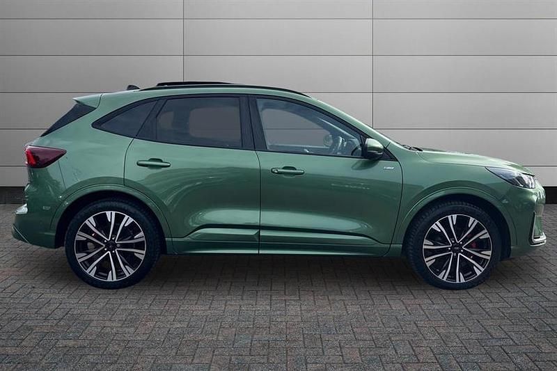 Used Ford Kuga ST-Line X 183 HP (134 kW) 2024 Bursting green SUV