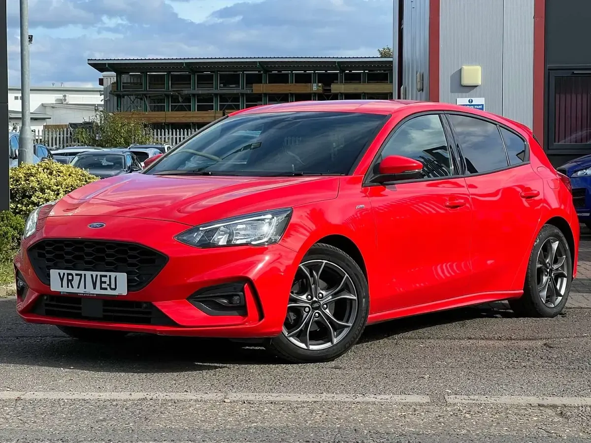 Used Ford Focus ST-Line 120 HP (88 kW) 2021 Red Hatchback