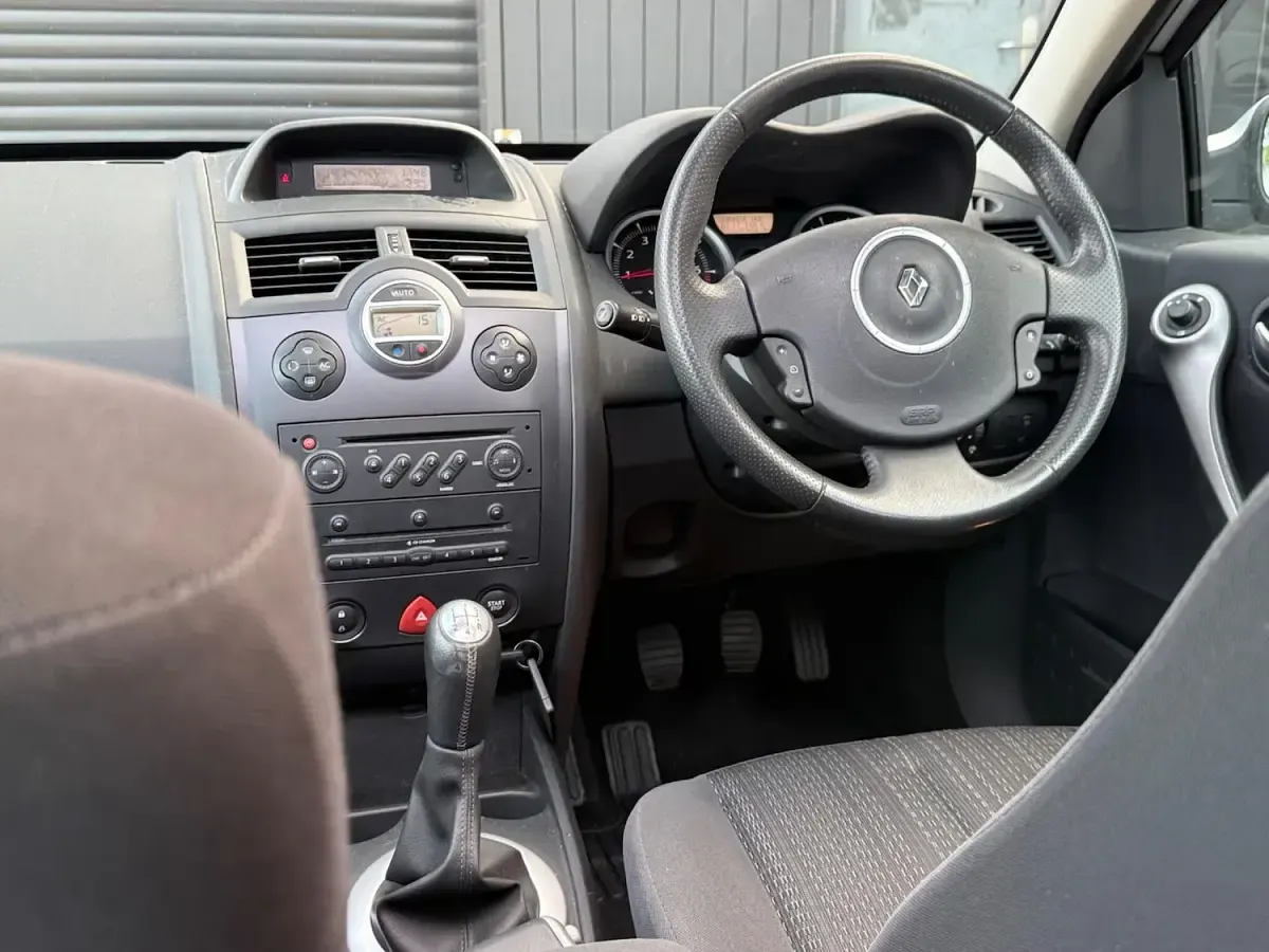 Used Renault Mégane II Dynamique 112 HP (82 kW) 2007 Silver Hatchback