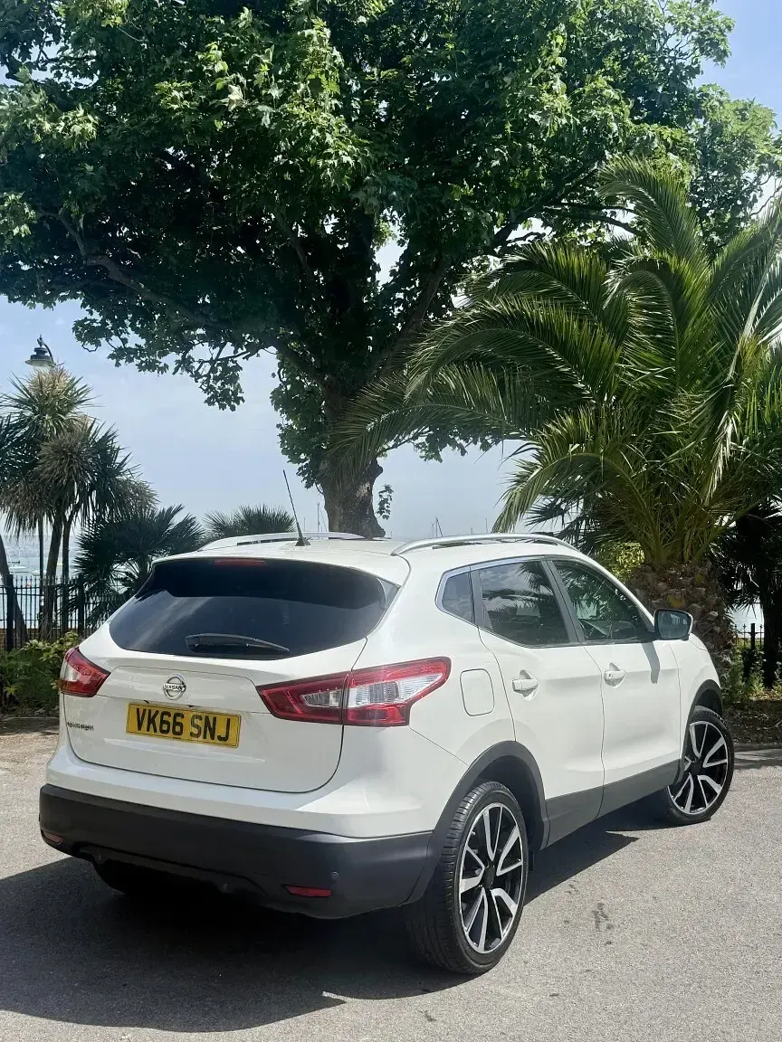 Used Nissan Qashqai Tekna 110 HP (80 kW) 2016 White SUV