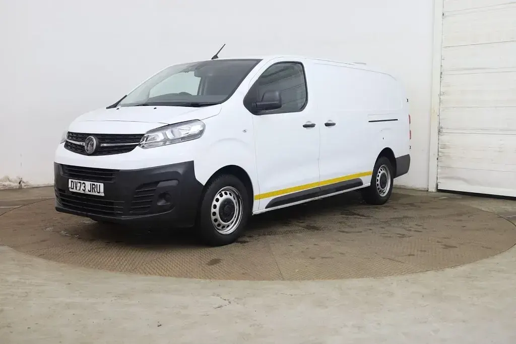 Used Vauxhall Vivaro 145 HP (106 kW) 2023 White MPV