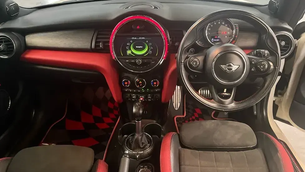 Usado Mini John Cooper Works Hatch 231 CV (169 kW) 2016 Blanco Utilitario