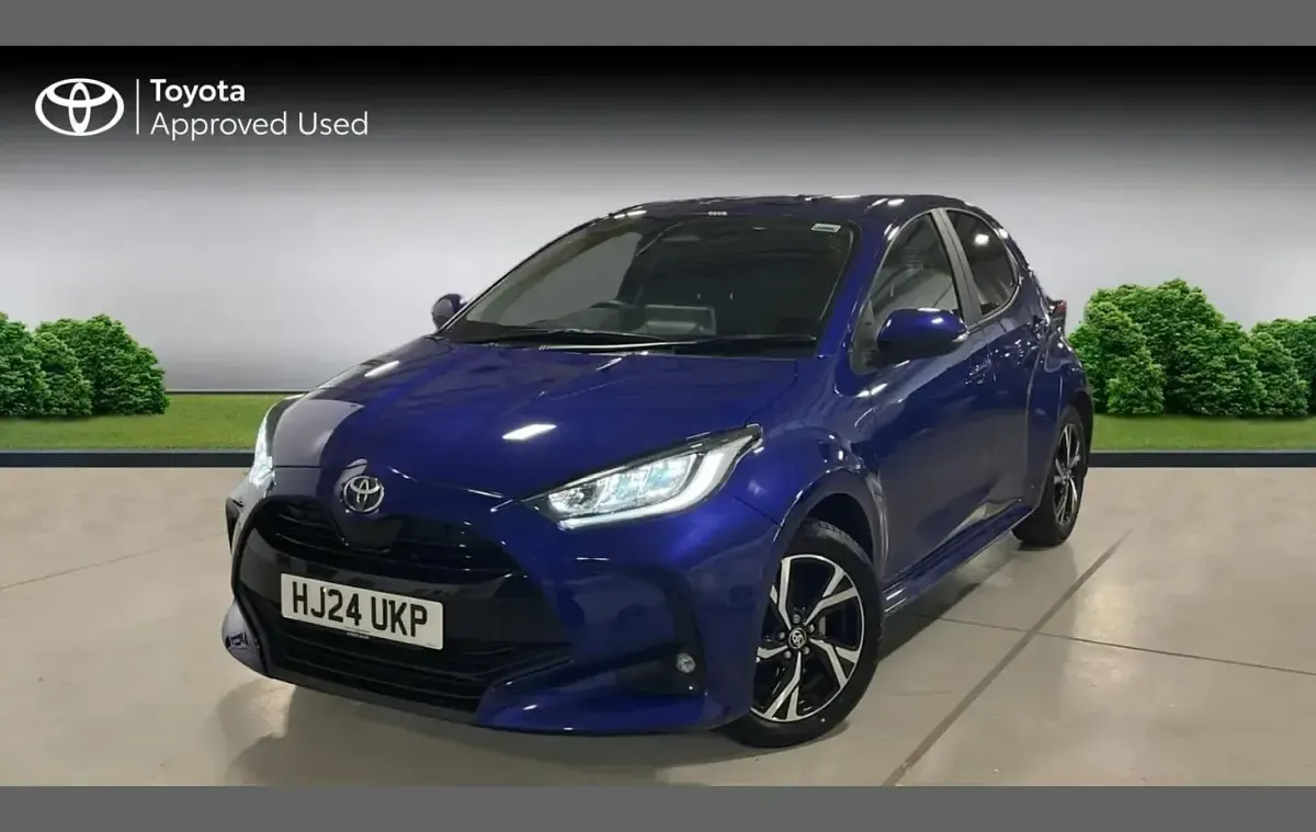 Used Toyota Yaris Design 116 HP (85 kW) 2024 Blue Hatchback