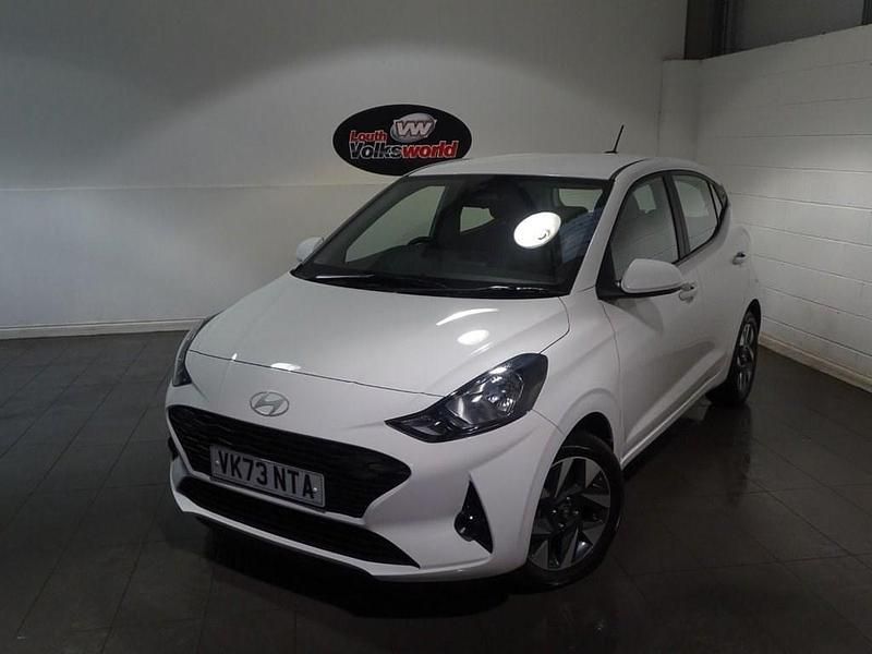 Used Hyundai i10 Advanced 67 HP (49 kW) 2023 White Hatchback