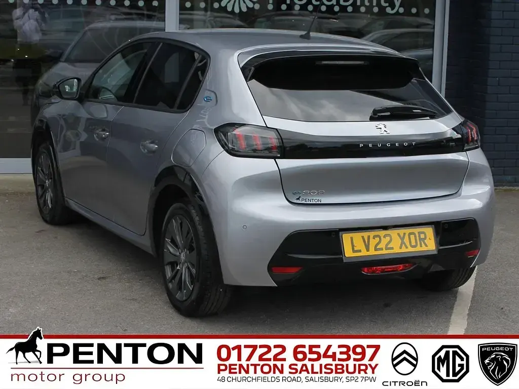 Second-hand Peugeot e-208 Allure Premium 100 kW (136 CP) 2022 Gri Hatchback