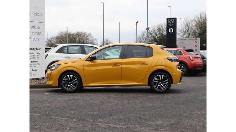 Used Peugeot 208 Active+ 101 HP (74 kW) 2023 Yellow Hatchback