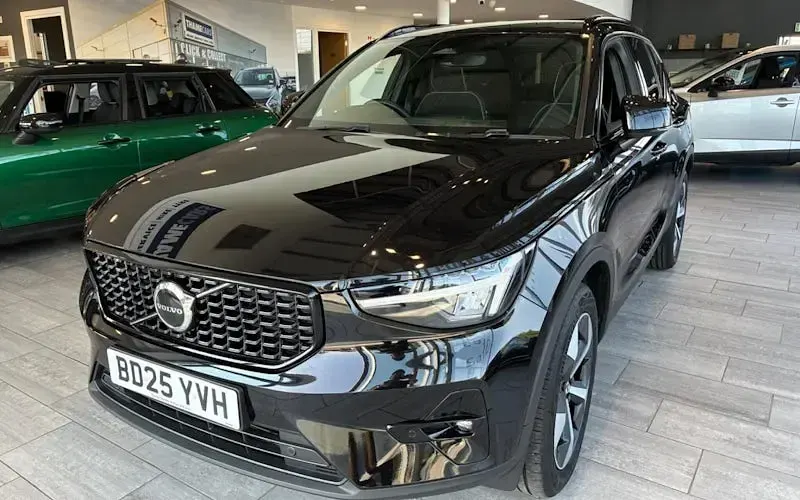 Used Volvo XC40 Plus 197 HP (144 kW) 2025 SUV