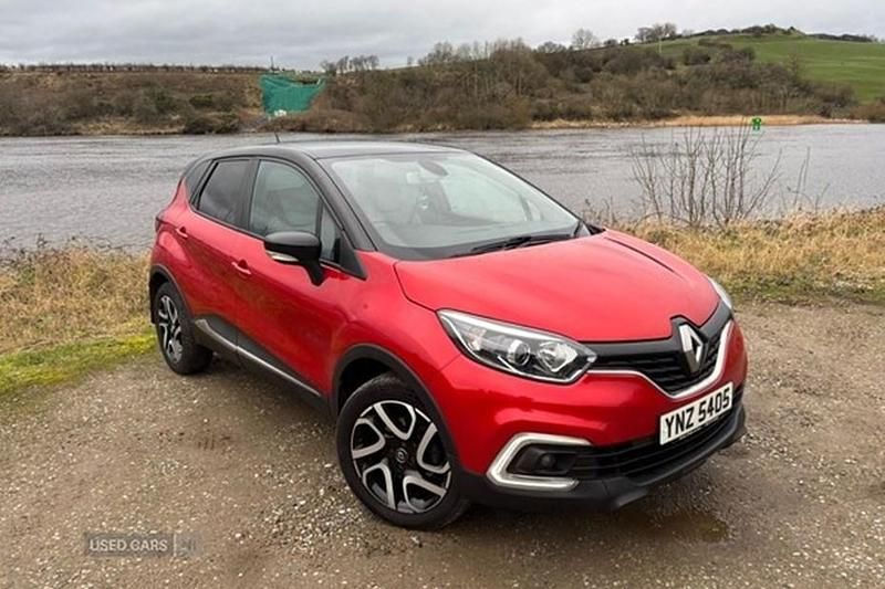 Used Renault Captur Iconic 90 HP (66 kW) 2019 Red/black SUV