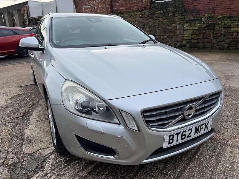 Used Volvo V60 SE Lux 115 HP (84 kW) 2013 Silver Estate