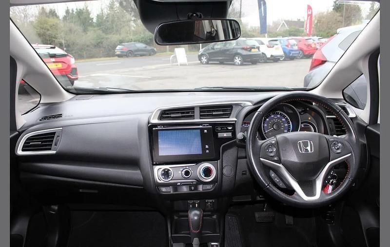 Used Honda Jazz Sport 128 HP (94 kW) 2018 White Hatchback