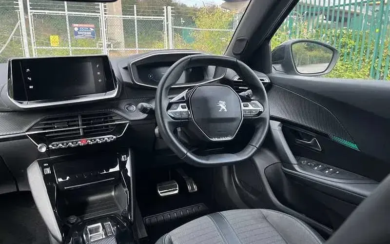 Used Peugeot e-2008 Allure+ 100 kW (136 HP) 2023 Grey SUV