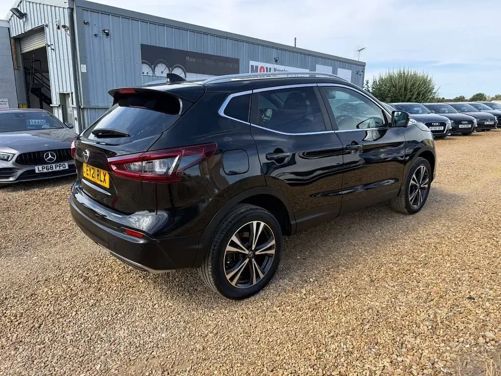 Used Nissan Qashqai N-Connecta 140 HP (102 kW) 2021 Black SUV