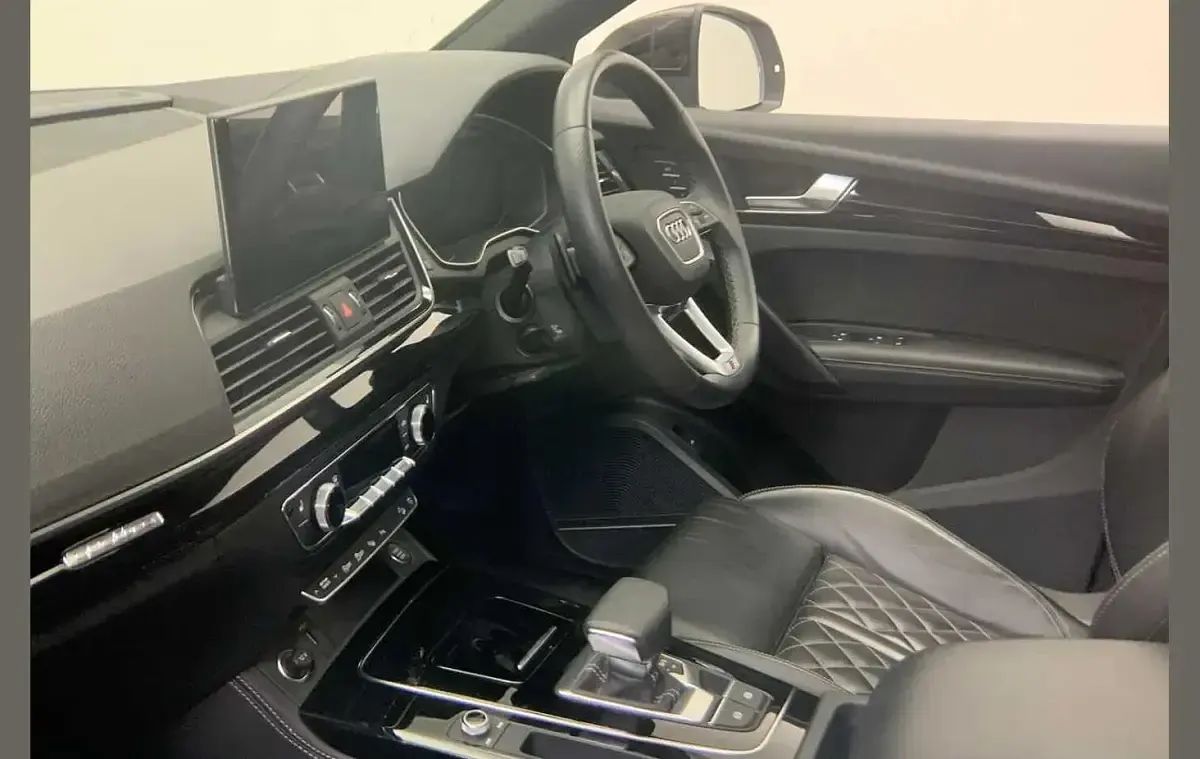 Used Audi Q5 Advanced 261 HP (191 kW) 2023 White SUV