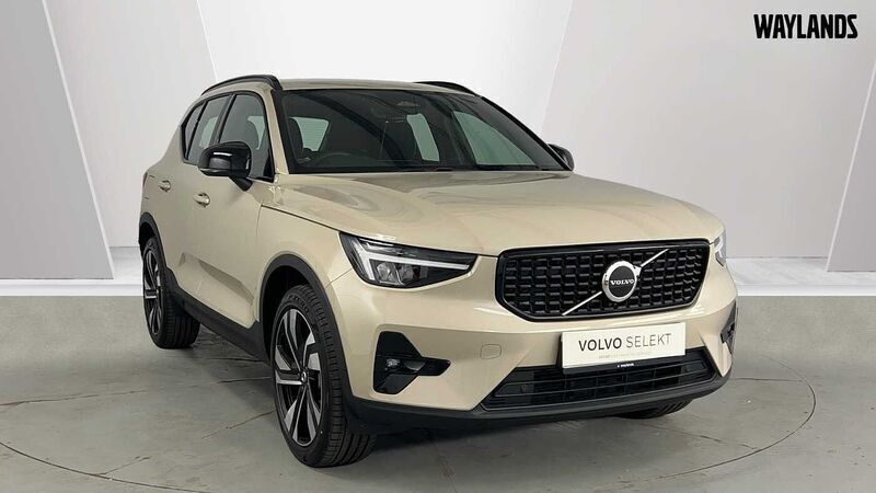 New 2025 Volvo XC40 Plus SUV | £36,800 (Expensive) - Image 1/4