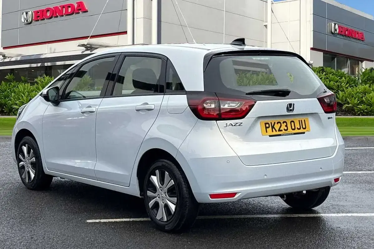 Used Honda Jazz Hybrid 109 HP (80 kW) 2023 Platinum white Hatchback