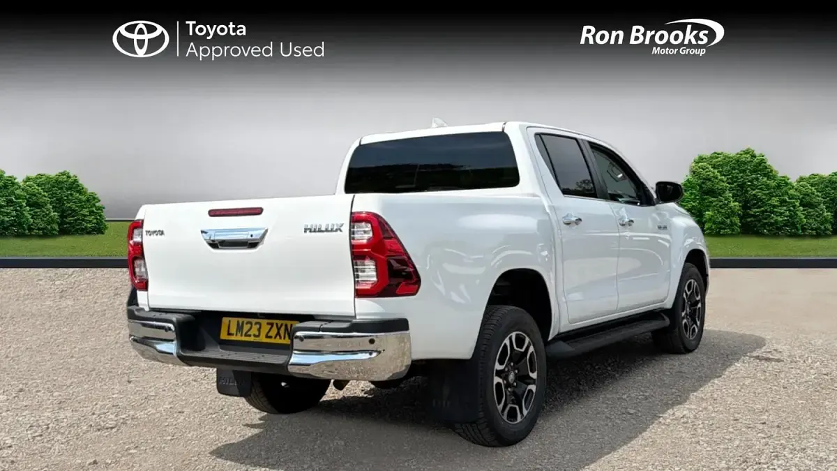 Used Toyota HiLux 201 HP (147 kW) 2023 White Pickup