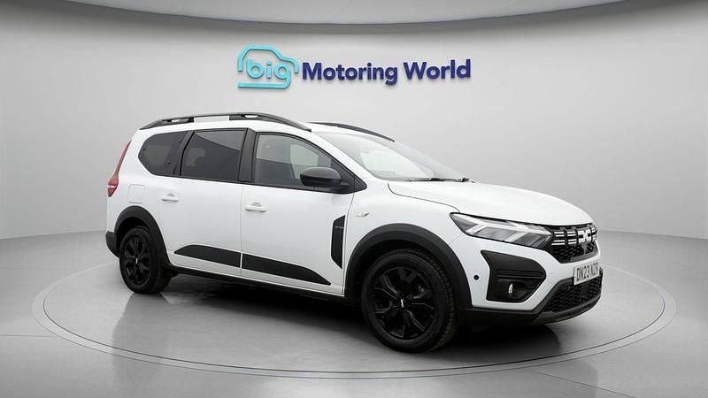 White Used 2023 Dacia Jogger Extreme MPV | £14,300 (Good price) - Image 1/4