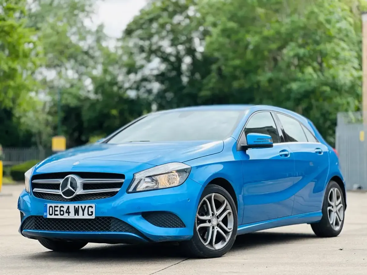 Begagnad Mercedes A180 122 HK (89 kW) 2015 Blå Halvkombi