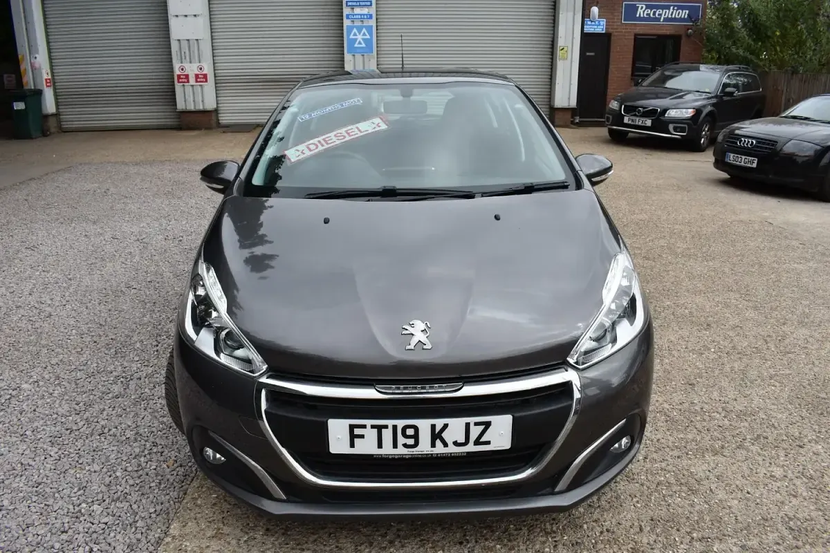 Used Peugeot 208 Active 100 HP (73 kW) 2019 Grey Hatchback