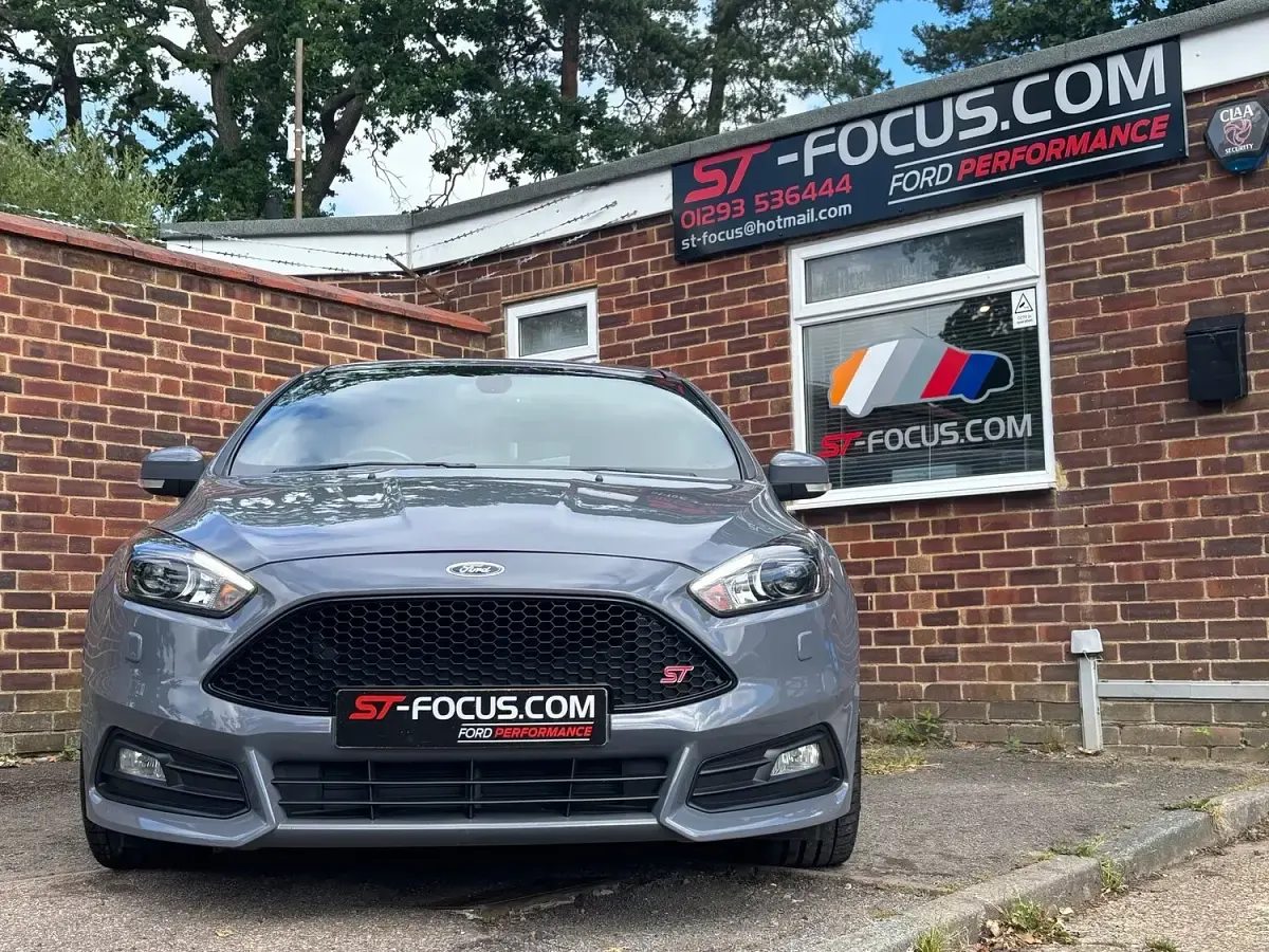 Used Ford Focus ST 250 HP (183 kW) 2017 Grey Hatchback