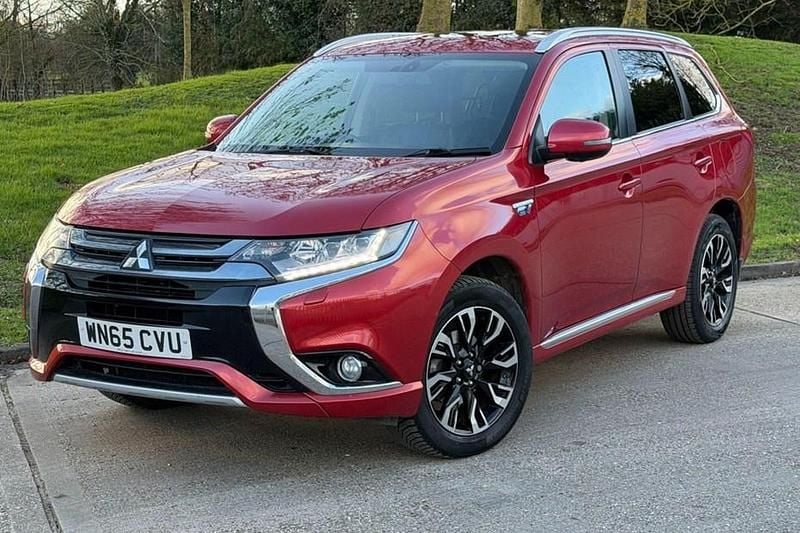 Used Mitsubishi Outlander P-HEV 2015 Red Estate