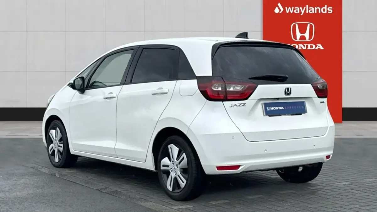 Used Honda Jazz Hybrid 109 HP (80 kW) 2021 White Hatchback