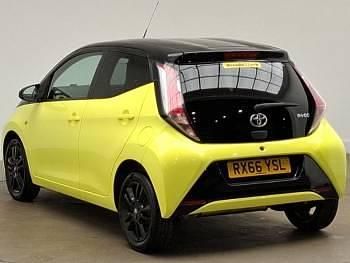 Used Toyota Aygo X-cite 68 HP (50 kW) 2016 Yellow Hatchback