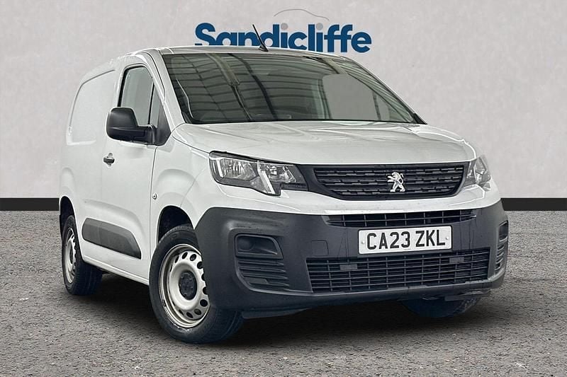 White Used 2023 Peugeot Partner MPV | £10,467 (Fair price) - Image 1/4
