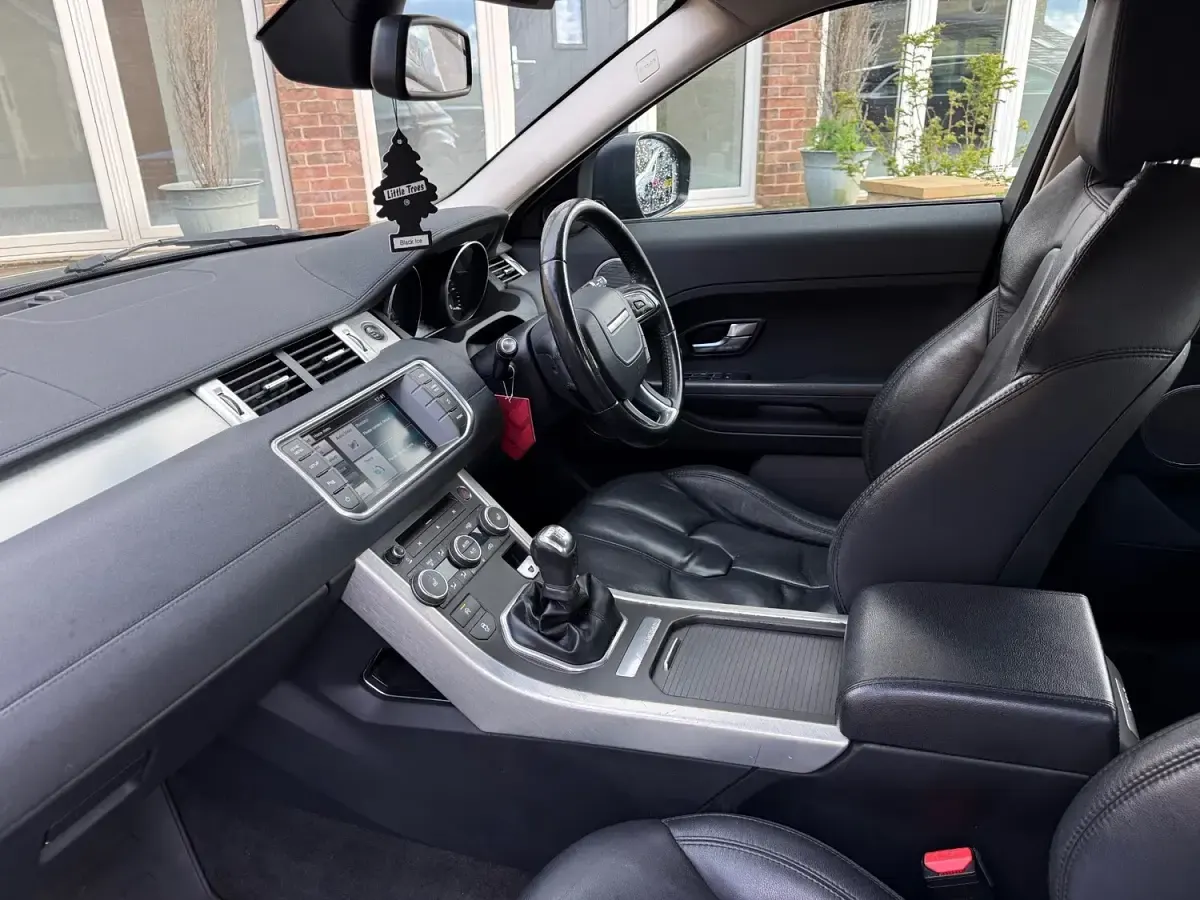 Used Land Rover Range Rover evoque Pure 150 HP (110 kW) 2015 Black Estate