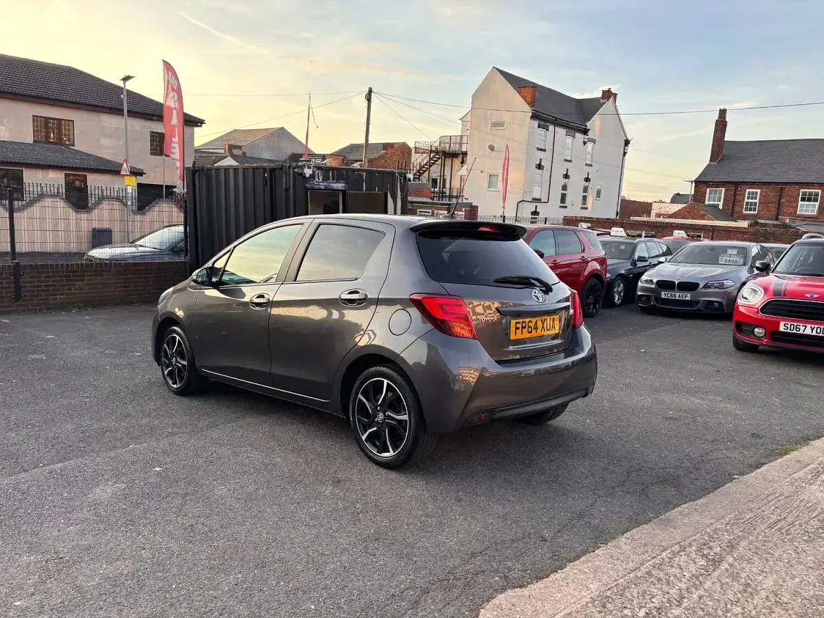 Used Toyota Yaris Sport 99 HP (72 kW) 2014 Grey Hatchback