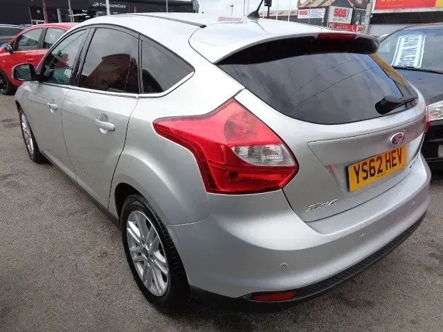 Usado Ford Focus Titanium 115 HP (84 kW) 2012 Prateado Citadino