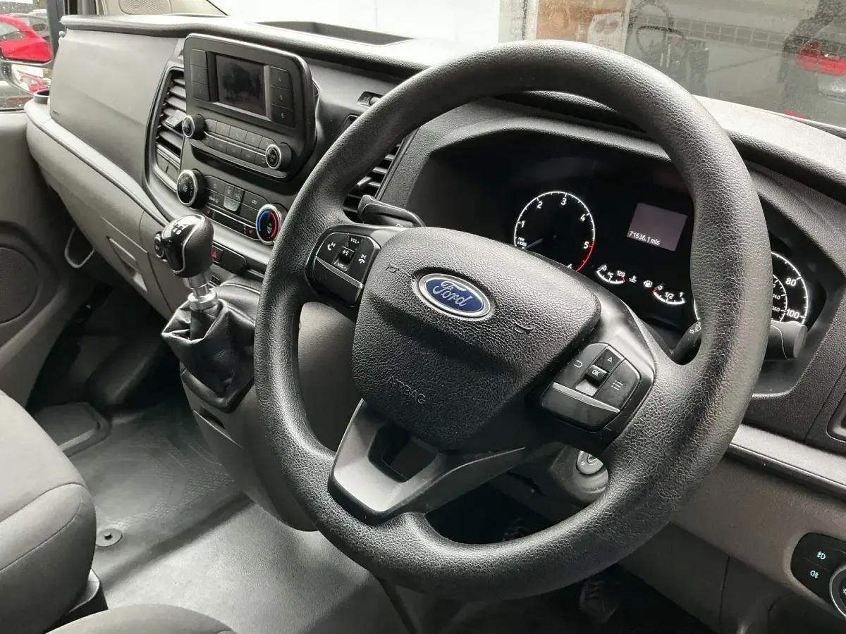 Used Ford Transit Custom 105 HP (77 kW) 2019 White Van