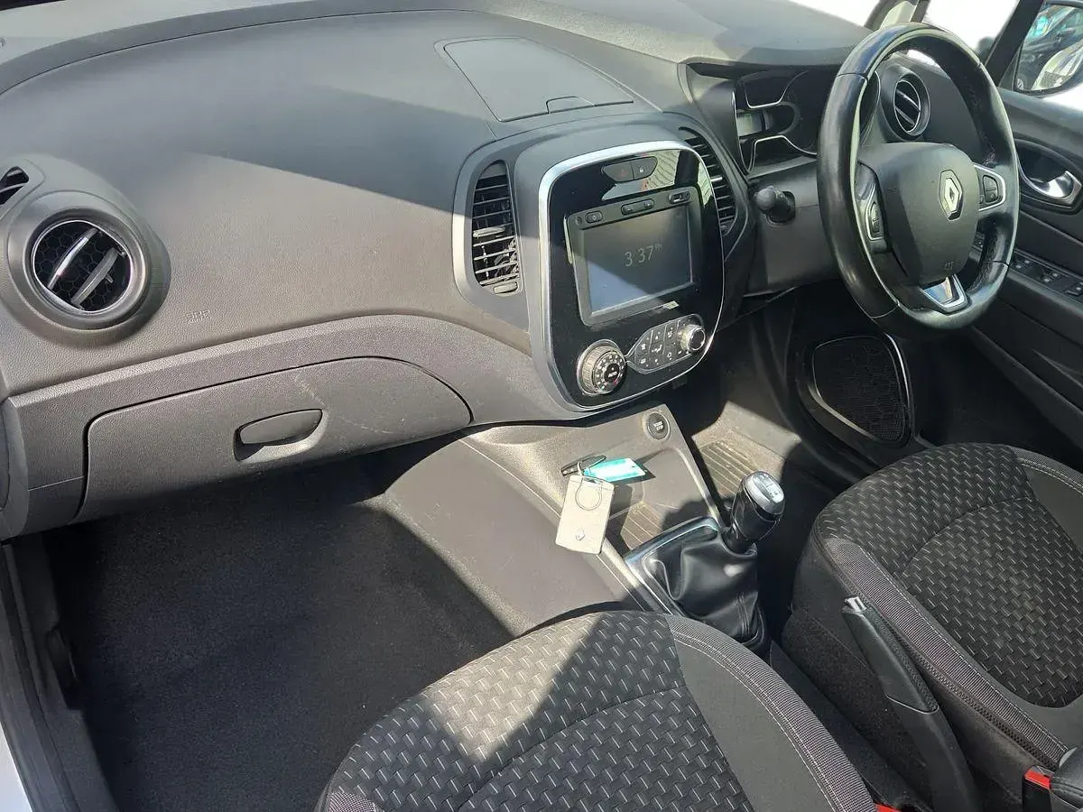 Used Renault Captur Dynamique 2018 Silver/black SUV