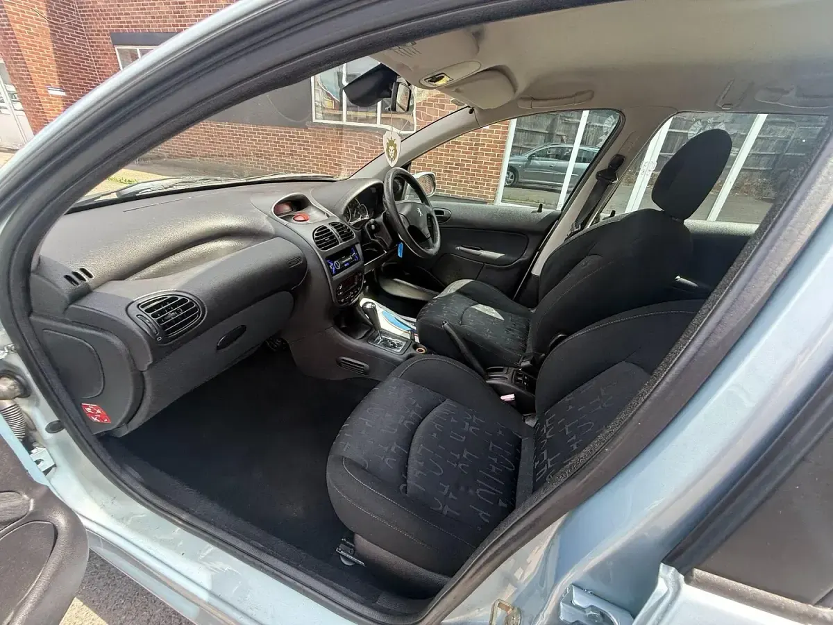 Used Peugeot 206 109 HP (80 kW) 2005 Silver Estate