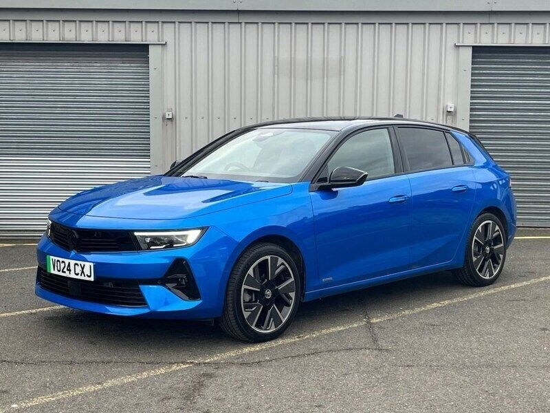 Blue Used 2024 Vauxhall Astra Ultimate Hatchback | £20,100 (Super price) - Image 1/4