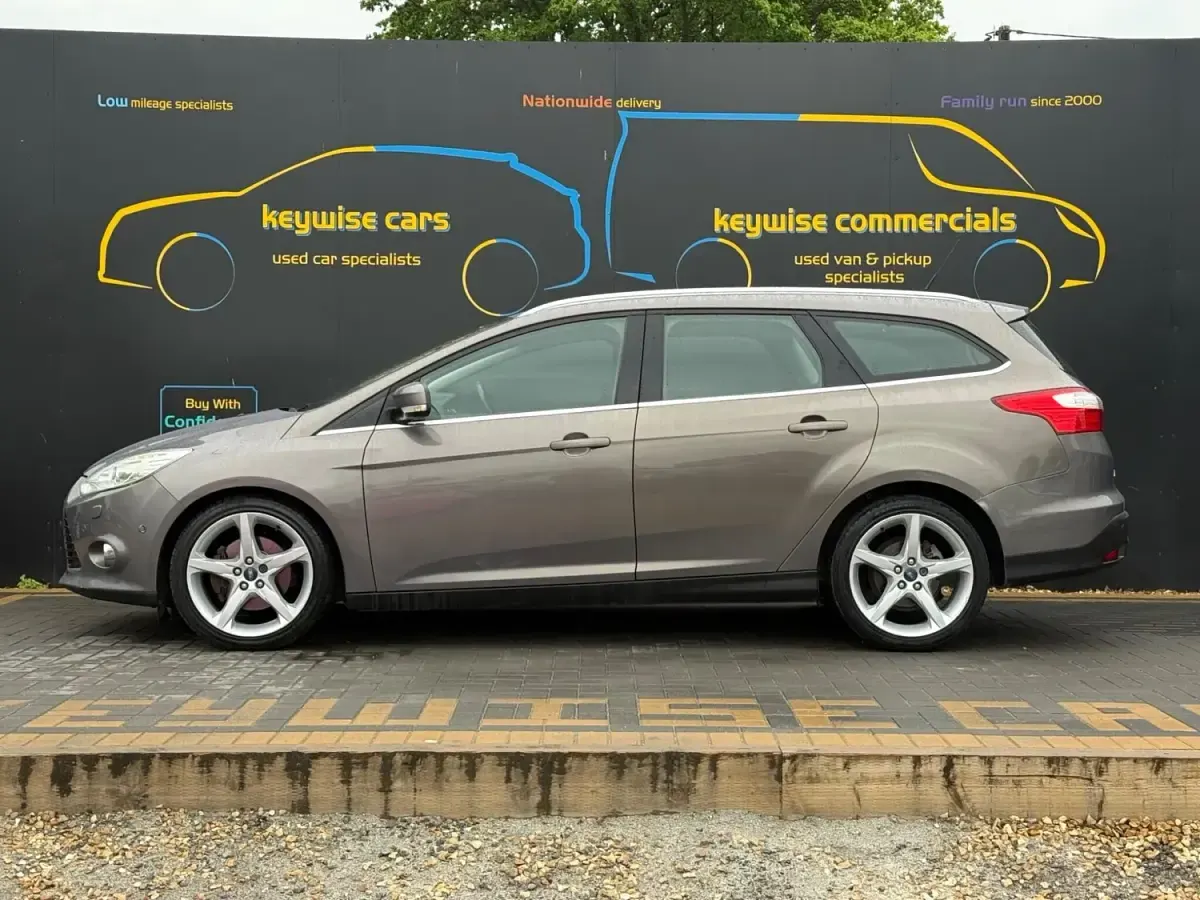 Usado Ford Focus Titanium X 163 HP (119 kW) 2012 Castanho Carrinha