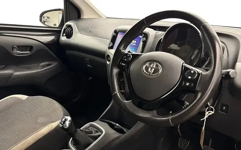 Used Toyota Aygo X-play 72 HP (52 kW) 2021 Black Hatchback