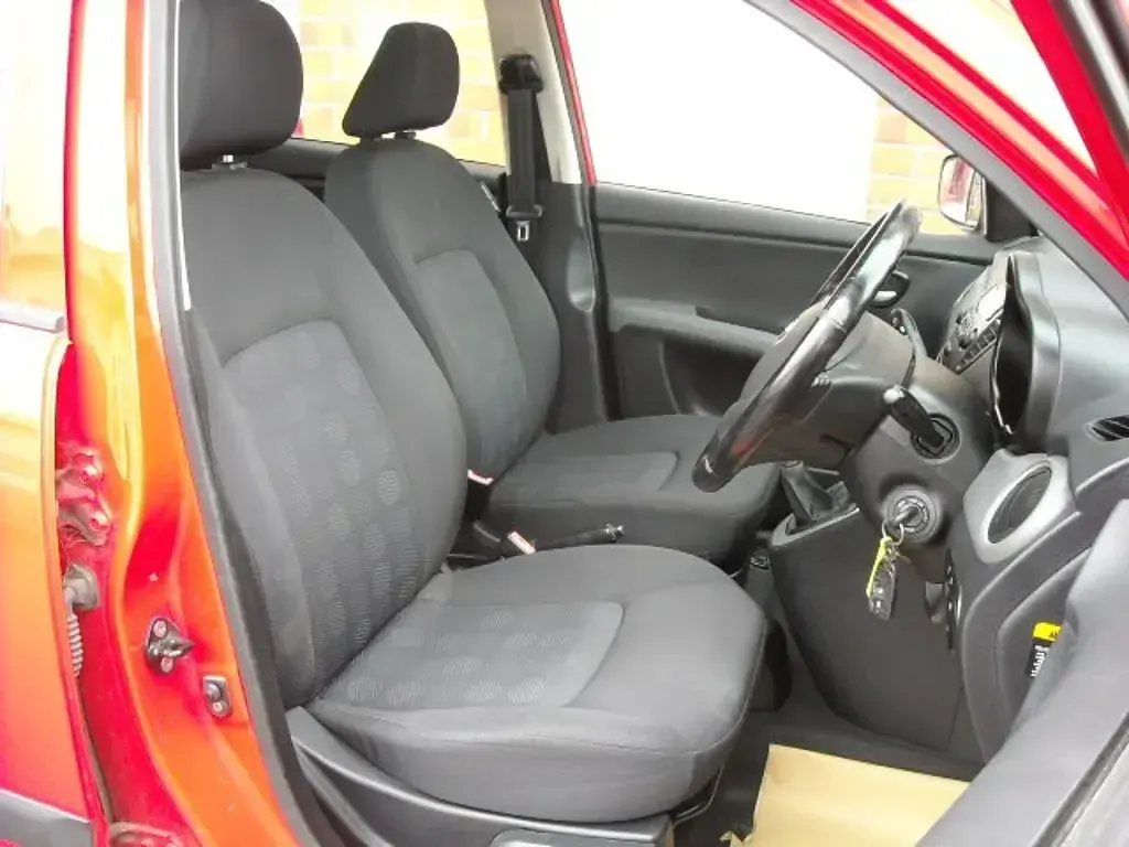 Used Hyundai i10 Style 77 HP (56 kW) 2009 Red Hatchback