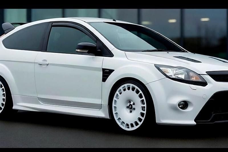 Used Ford Focus RS 360 HP (264 kW) 2010 White Hatchback